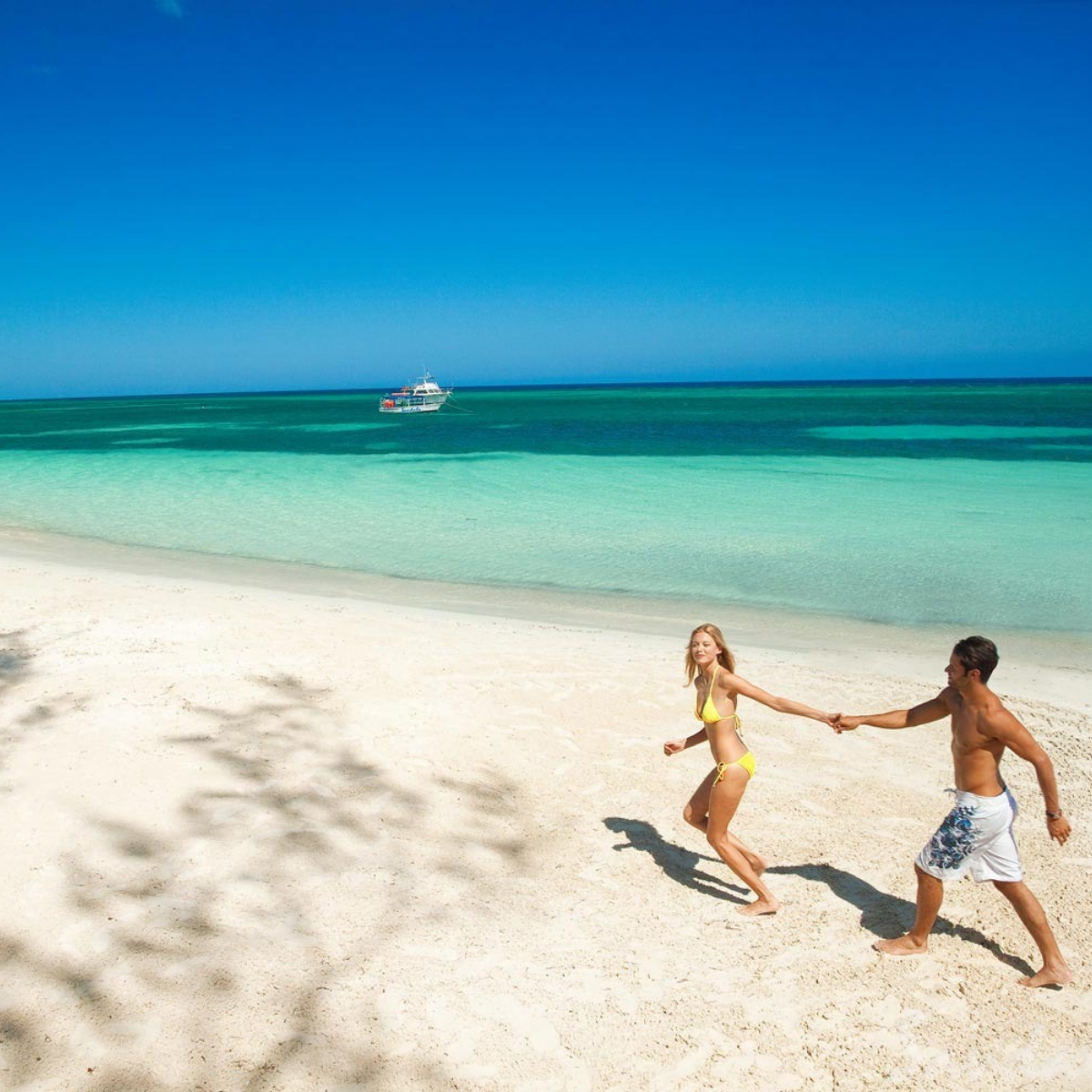 Куда можно поехать отдыхать на море недорого. Курорт Негрил Ямайка Собчак. Ямайка пляжи. Ямайка туризм. Дикие пляжи Ямайки.